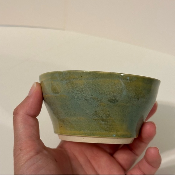 Handmade small stoneware bowl, tan and teal with decorative design - Picture 3 of 6